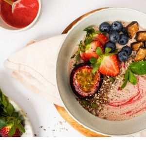 Berry Swirl Smoothie Bowl